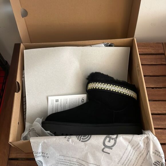 UGG Classic Ultra Mini Alpsey Boots Black USA Women Size 7/UK 5/EU 38 - Picture 12 of 15